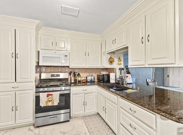 1801 Pleasant Run Road, Carrollton, TX 75006
