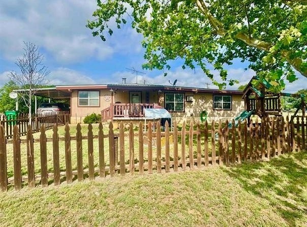 1415 Bee LN, Tow, TX 78672
