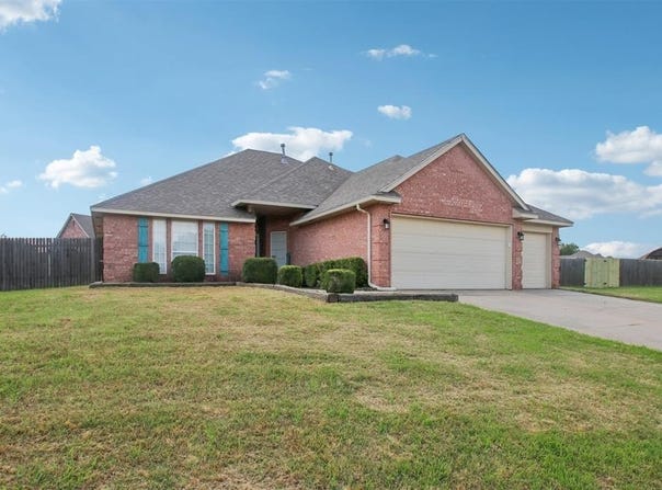 4605 Mackenzie Drive, Moore, OK 73160