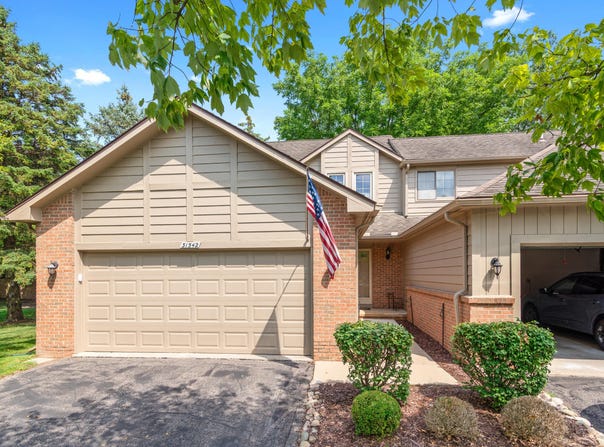 31542 Merriwood Park Drive, Livonia, MI 48152