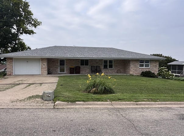 415 W Columbia, STOCKTON, IL 61085