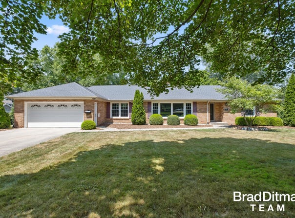 2353 Wilshire Drive SE, Grand Rapids, MI 49506