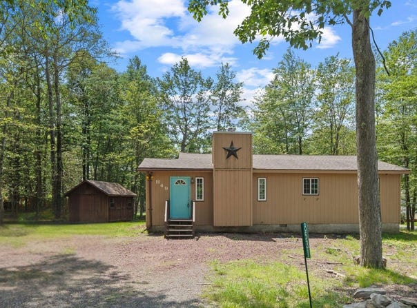 8531 Hillcrest Drive, Tobyhanna, PA 18466