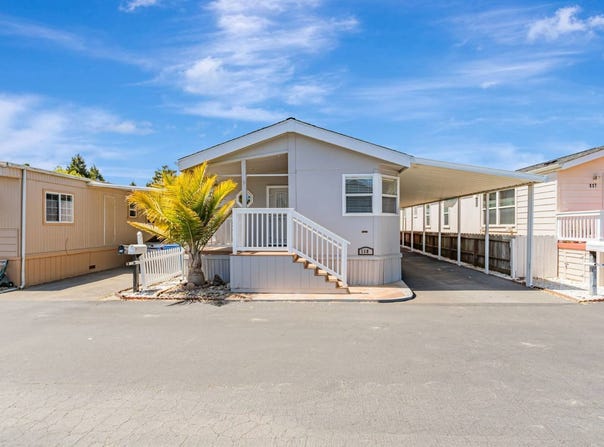 789 Green Valley Rd. #118, Watsonville, CA 95076