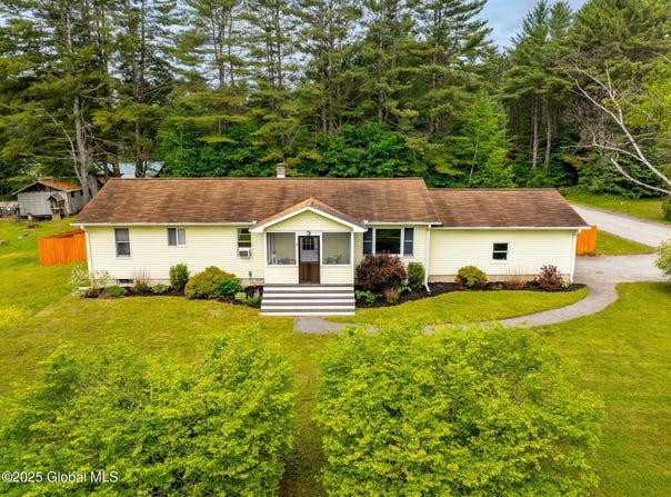 3 Pickhardt Lane, Schroon Lake, NY 12870