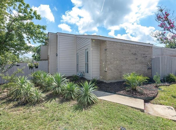 2163 Villa Place, Carrollton, TX 75006