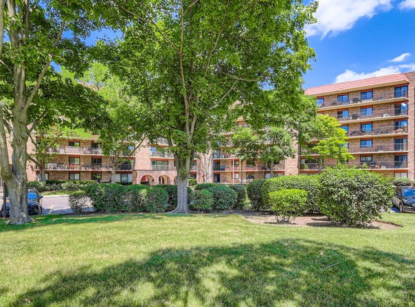 35 S Baybrook Drive, Palatine, IL 60074