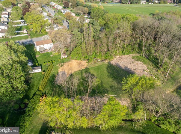 2795 SOUTHWICK DRIVE, LANCASTER, PA 17601