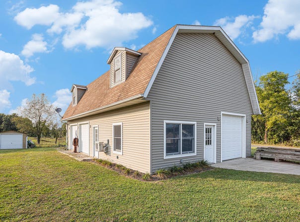 000 Fair Lake, Delton, MI 49046