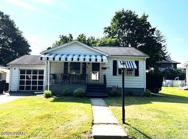 606 Avenue L, Matamoras, PA 18336