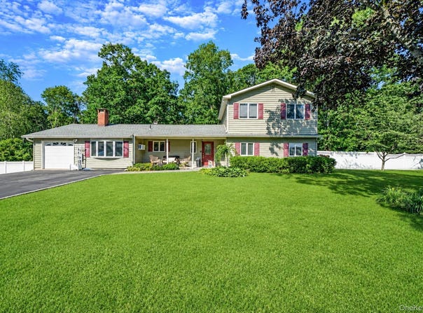 47 Fox Lane, Shoreham, NY 11786
