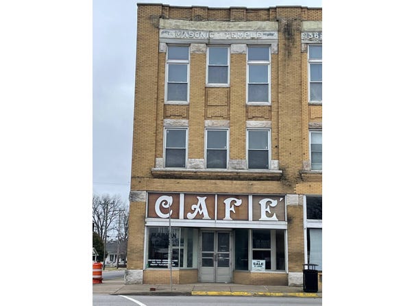 100 S MAIN ST, MARION, KY 42064