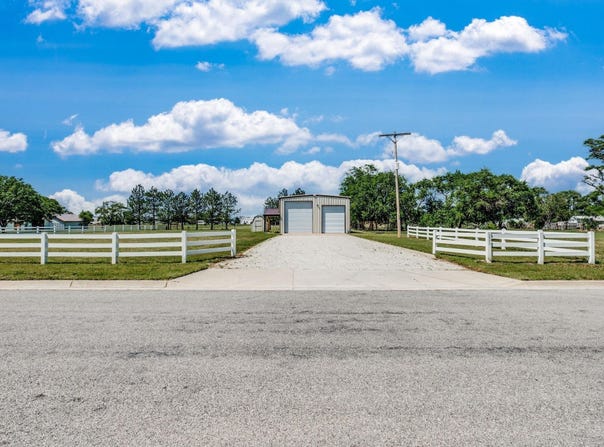 1522 E 26th Ave, Hutchinson, KS 67502