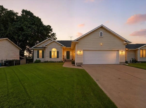 1023 Barnett Drive, Cedar Falls, IA 50613