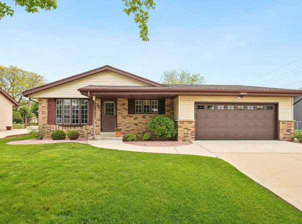 6120 S New York Avenue, Cudahy, WI 53110