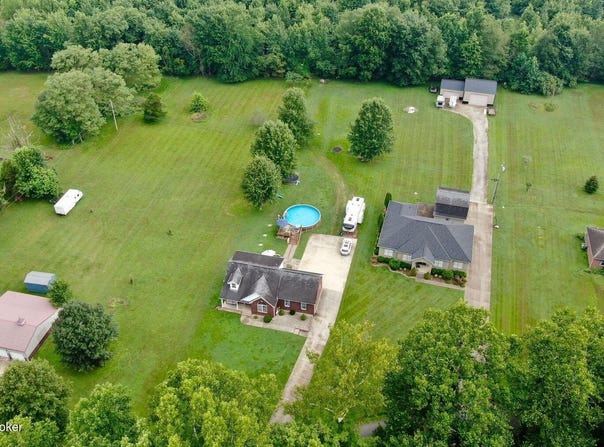 1044 Bearcamp Rd, Louisville, KY 40272