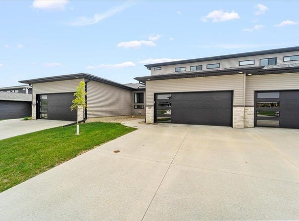 1218 Loren Drive, Cedar Falls, IA 50613