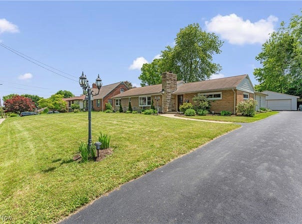 218 Bonnett Street SW, North Canton, OH 44720