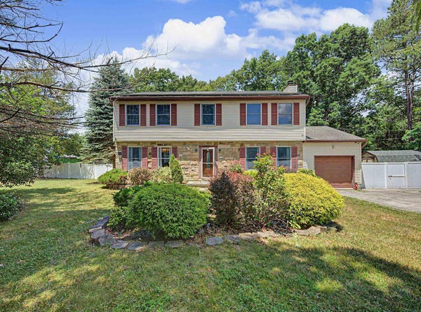 440 S Camelback Dr, Absecon, NJ 08205