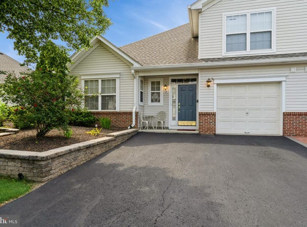 15 LADY SLIPPER LANE, LANGHORNE, PA 19047