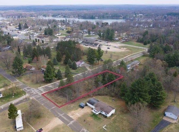 Bond Street, Harrison, MI 48625