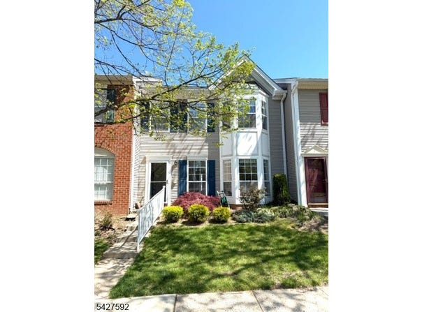 111 Columbus Dr, Franklin Twp., NJ 08823-1736