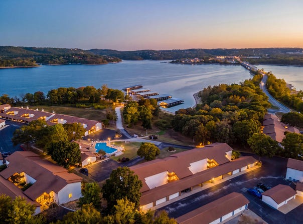 1704 Paradise Landing Road, Kimberling City, MO 65686