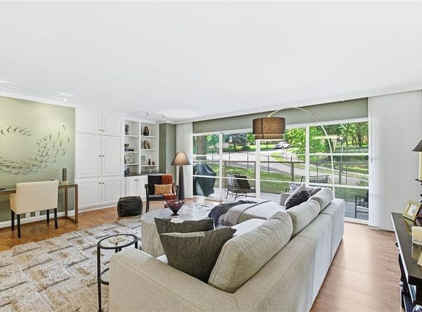 310 W 49th Street, Kansas City, MO 64112