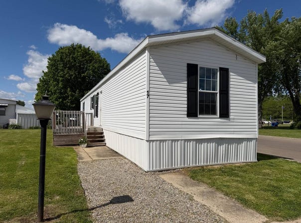 17 Highlander Ave, Miamisburg, OH 45342