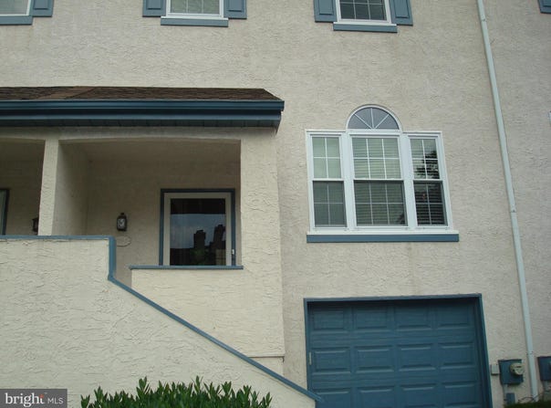 1704 STONEHAM DRIVE, WEST CHESTER, PA 19382