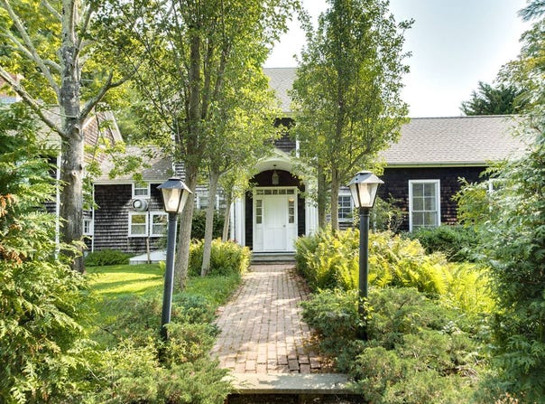 2964 Noyack Road, Sag Harbor, NY 11963