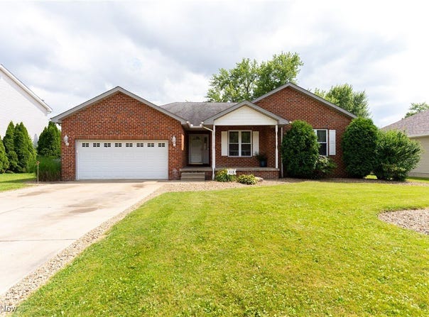 313 Crimson Circle, Campbell, OH 44405