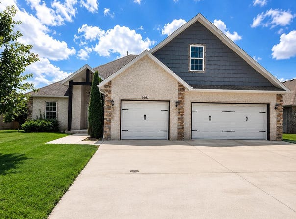 5662 E Gatehouse Drive, Strafford, MO 65757