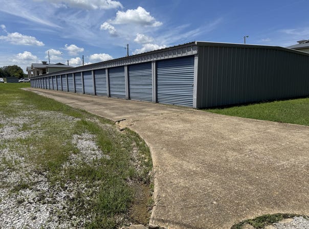 Holly Hill Drive, Tupelo, MS 38801