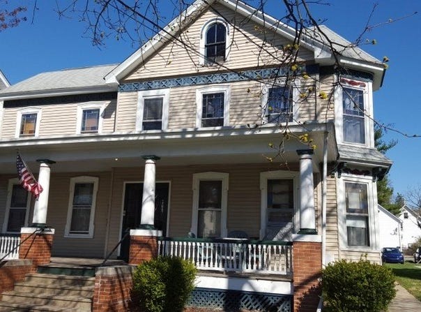 20 W Stewart St, Washington Boro, NJ 07882-1320