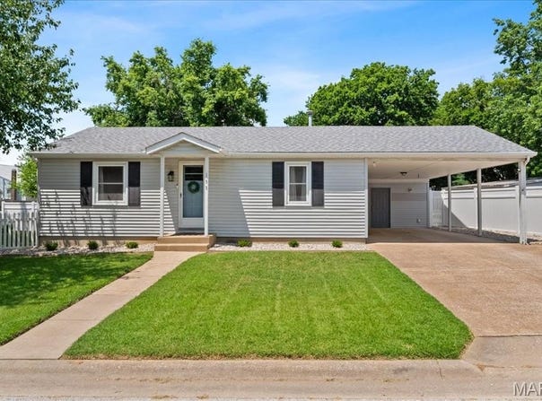 105 Gardner Street, Waterloo, IL 62298