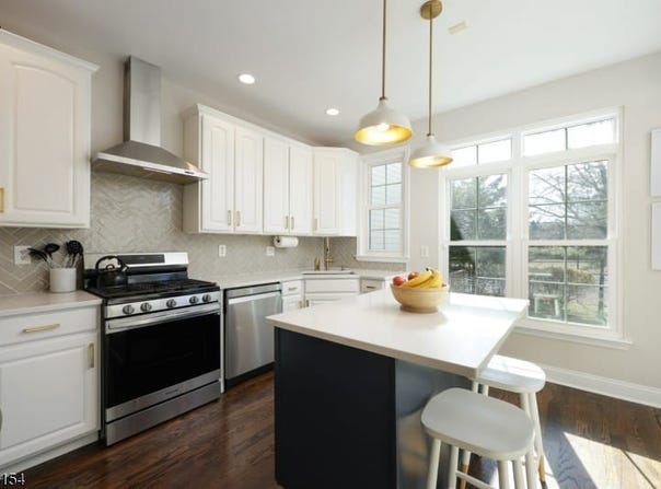 10 Loft Dr, Bridgewater Twp., NJ 08836