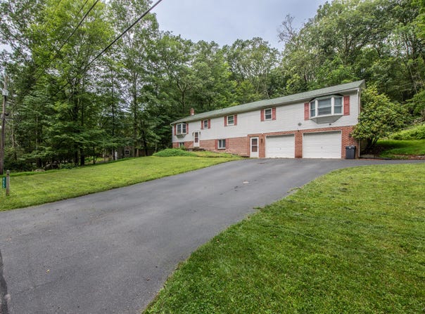 4620 Buck Valley Circle, East Stroudsburg, PA 18301