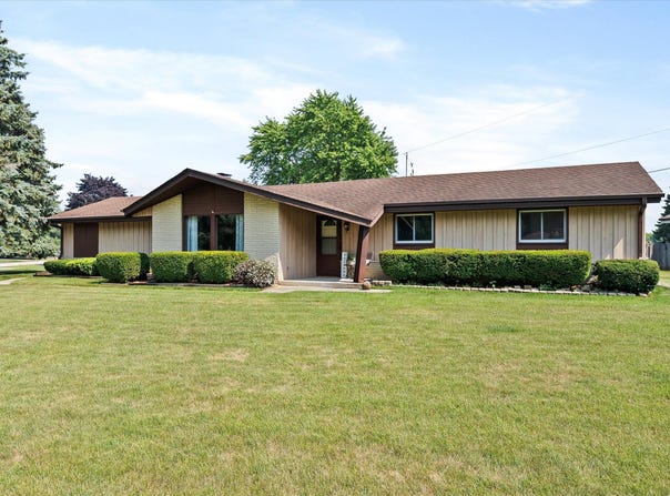 5889 W Silverleaf Ln, Brown Deer, WI 53223
