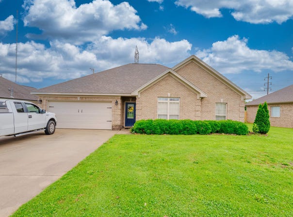 208 Meredith Dr, Muscle Shoals, AL 35661