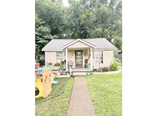 1212 W Montgomery Ave, Sheffield, AL 35660