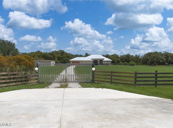 19801 N River Road, Alva, FL 33920
