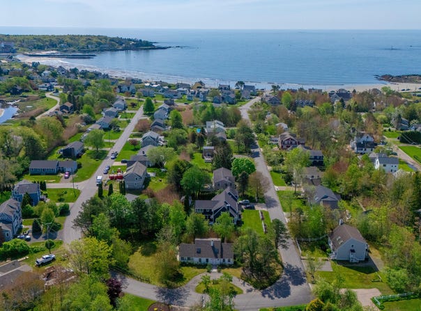 21 Surf Lane, Kennebunk, ME 04043