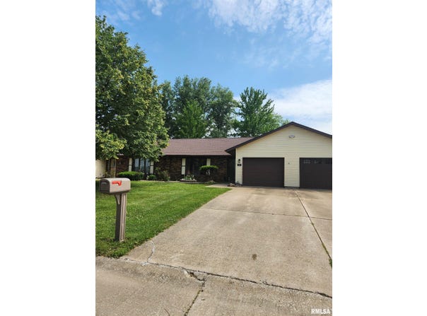 409 EVERGREEN Drive, Macomb, IL 61455