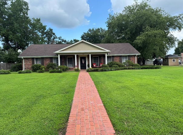 1306  Hemingway, Greenwood, MS 38930