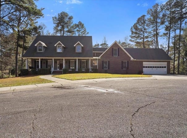 6 Stonethrow Dr, LAUREL, MS 39440