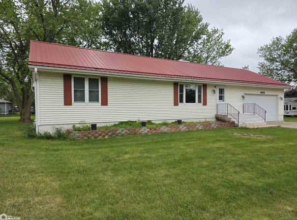 4655 NE 41st Avenue, Des Moines, IA 50317-4702