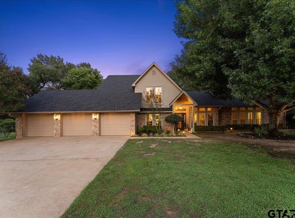 1408 E Lake Drive, Gladewater, TX 75647