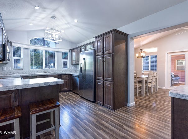 1941 E Mount Lodge Drive, Show Low, AZ 85901