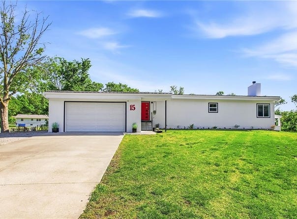 15 NE Johnson Street, Lee's Summit, MO 64063